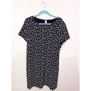 Old Navy Short-Sleeved Dress Black/White Pattern Size XL